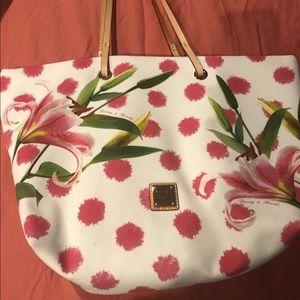Dooney and Bourke tote